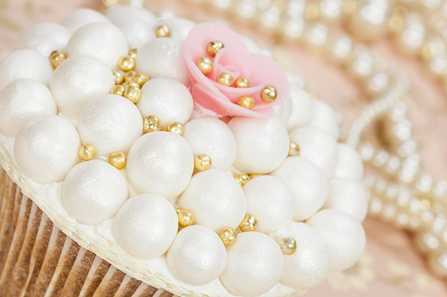 Photo Book - Wedding Cake - Food Porn - Cupcakes With Gold Pearls