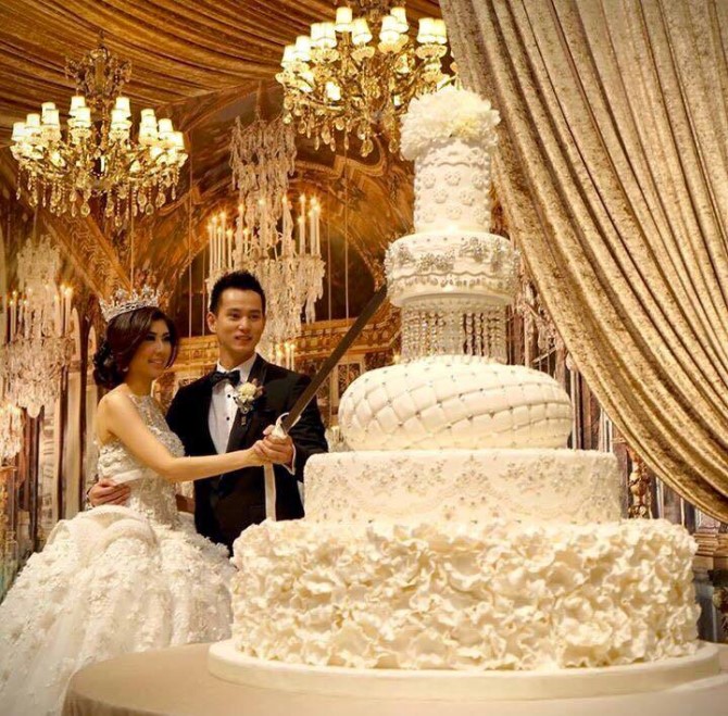 Wedding Cakes – Enormous