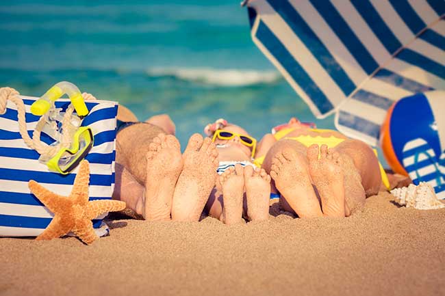 Family Photo Ideas - Summer Feet Beach
