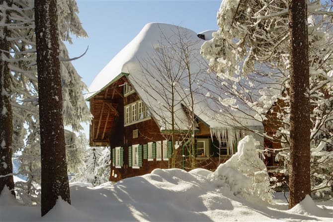 Christmas Gifts For Boyfriend - Weekend At A Ski Lodge