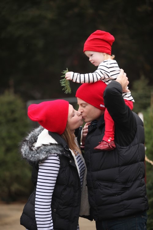 Family Portrait Ideas - Mistletoe