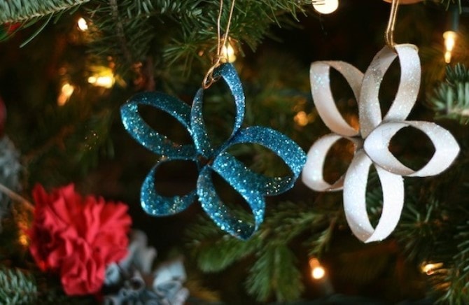 Kids Christmas Crafts - Paper Towel Roll Stars