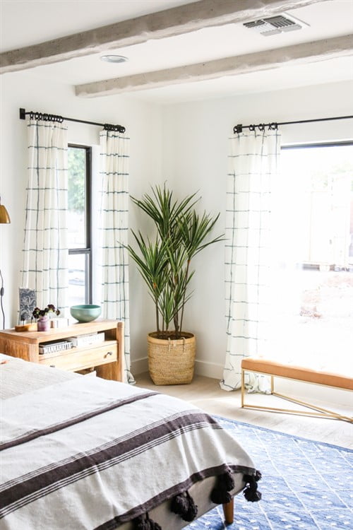 Master Bedroom Decorating Ideas - Grid Pattern Curtains