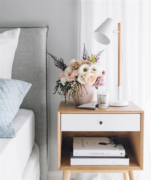 Master Bedroom Decorating Ideas - Use Fresh Flowers