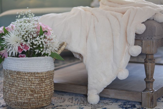 Simple Home Decorating Ideas For Your Living Room - Pom Details