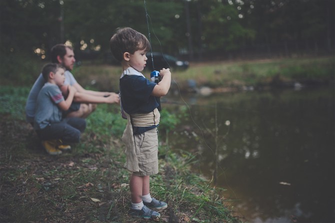 How To Pick The Best Photo To Print As A Fathers Day Gift - Bonding Time