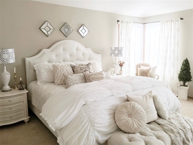 Modern Bedroom Decorating Ideas White Comforter for Gamers