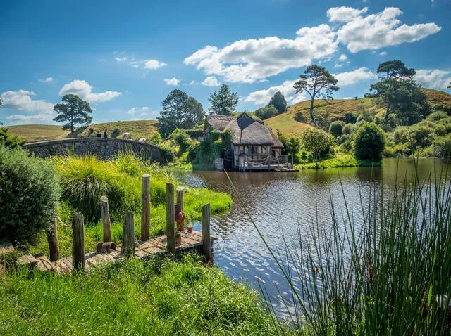 Hobbiton Movie Set